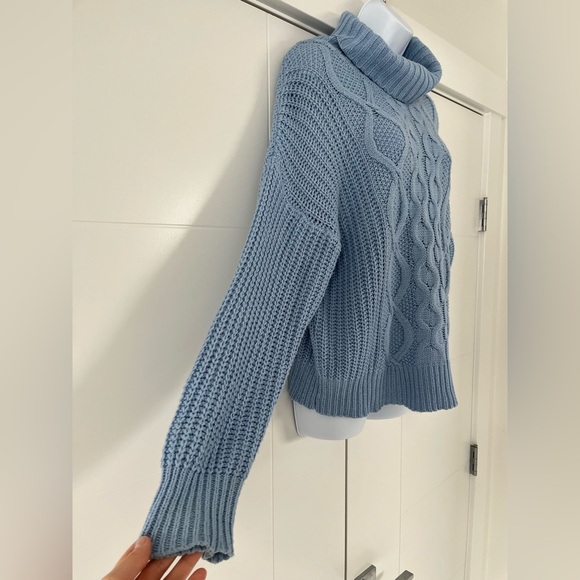 LUC-CE/ Cable knit turtleneck sweater/Oversized/ Light blue/ Size US Small/Med. - Picture 4 of 10